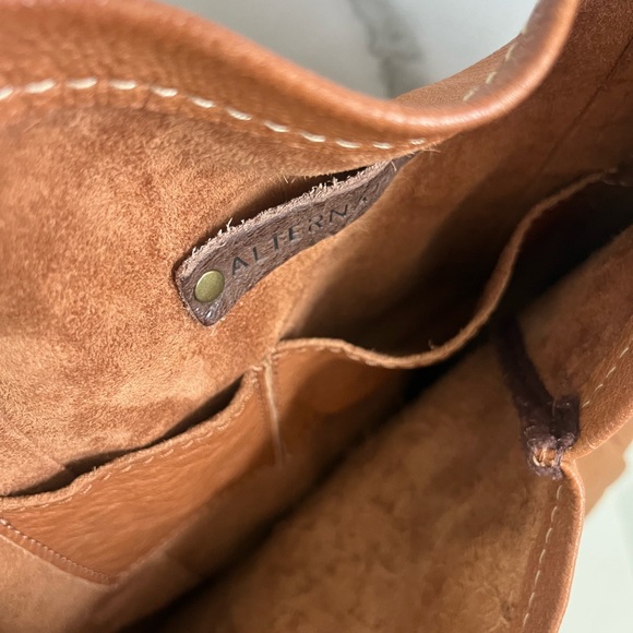 Alternative Cognac Brown Leather Shoulder Bag - Picture 5 of 13